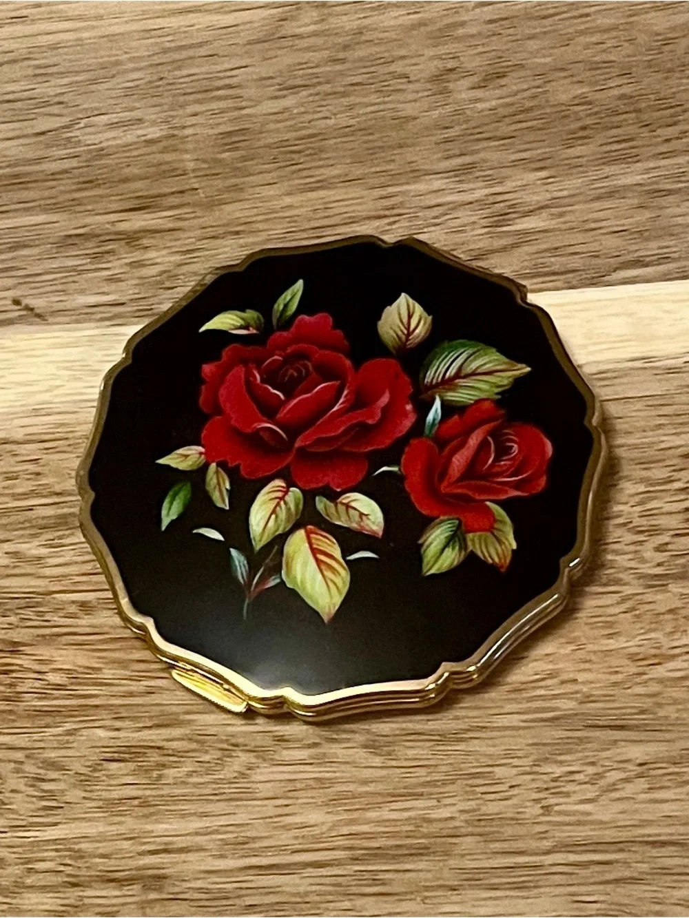 Black Compact Powder Compact - Vintage with Red Rose Design